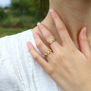 Anillo de Dedo Ajustable de Acero Inoxidable Chapado en Oro con Diseño de Flor y Estrella, Estilo Vintage para Mujer - Product Image 3