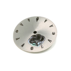 Cadran <span class=keywords><strong>de</strong></span> montre en argent sable <span class=keywords><strong>de</strong></span> haute qualité avec rayons <span class=keywords><strong>de</strong></span> soleil pour montres automatiques, incrustation <span class=keywords><strong>de</strong></span> diamants pour montre femme, pièce adaptée au mouvement 2824 - Product Image 1