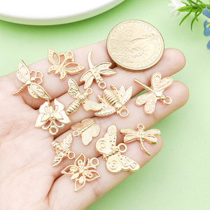 จี้ผึ้งผีเสื้อโลหะผสมทองสำหรับทำเครื่องประดับ DIY อุปกรณ์เสริมสำหรับสวมใส่ทุกวัน 10 ชิ้น - Product Image 1