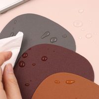 Sous-verres en cuir PU nordique de forme irrégulière, 11 couleurs en stock, faciles à nettoyer, isolants, pour la décoration de table à manger à la maison