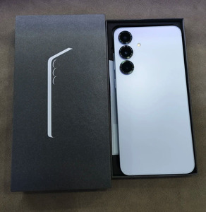 สมาร์ทโฟน S25+ 5G รุ่น Gold Edition Deca Core หน้าจอ 4K OLED 120Hz ขนาด 6.9 นิ้ว แบตเตอรี่ 5000mAh กล้อง 13MP โทรศัพท์สำหรับเล่นเกมและทำงาน รองรับหลาย<span class=keywords><strong>ภาษา</strong></span> ระบบปฏิบัติการ Android 15 - Product Image 1