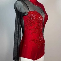 Robe de danse lyrique de conception asymétrique rouge pour femmes avec strass étincelants Appliques florales 3D pour vêtements de performance de salle de bal