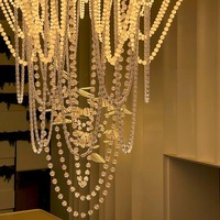 Lustre moderne de luxe personnalisé en cristal cascade avec perles, luminaire suspendu LED non standard