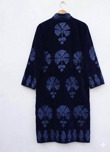 Kimono de terciopelo hecho a mano para mujer, estilo suzani, largo, bordado, estilo bohemio, informal, para usar sobre otras prendas. - Product Image 2
