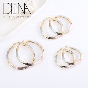 Boucles d'oreilles à clip DTINA, style classique et magnifique, exagérées, à trois tons, à large cercle, sont attrayantes - Product Image 4