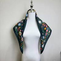Écharpes en soie de mûrier 100 % OEM/ODM pour femmes, foulard de luxe imprimé, foulard carré en soie jacquard floral de 90 cm, ourlet roulé à la main