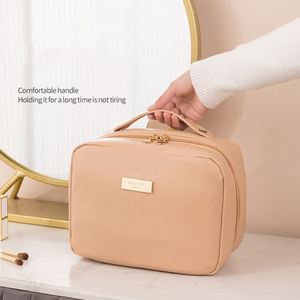 Bolsa Organizadora de Cosméticos de Cuero Personalizada, Bolsa de Maquillaje de PU con Compartimentos Multicapa para Artículos de Aseo, Esenciales de Belleza y Viaje - Product Image 3