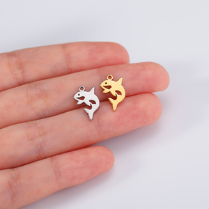 Tiburón océano pulido fino corte láser joyería encantos PVD 18K chapado en oro de acero inoxidable mar encantos colgantes - Product Image 4