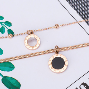 Collar de estilo europeo en capas, colgante redondo de doble capa de acero de titanio con números romanos, joyería de moda unisex - Product Image 3