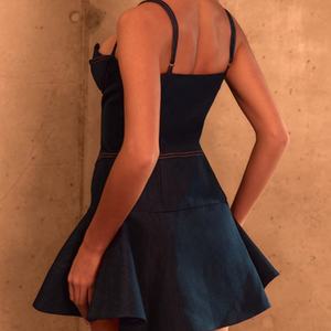 Nouvelle Collection Été – Robe Courte Plissée en Jean Bleu Élégante Coupe Fourreau Épaules Dénudées Dos Nu pour Femme - Product Image 4