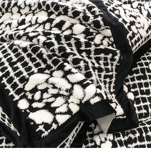 Super doux chaud lait velours épaissi quatre pièces ensemble luxe Jacquard housse de <span class=keywords><strong>couette</strong></span> literie avec sculpture maison hôtel mariage - Product Image 6