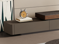 TV-Schrank im Mittelalterlichen Stil mit Mikrokristalliner Arbeitsplatte, Längenverstellbar, Roteichen-Textur, Teleskopischer Fernsehschrank in Walnuss-Optik