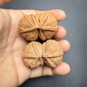 Raro Sgabello Artigianale in Noce Wenwan a Forma Esotica Unita, per Esercizio Manuale, da Collezione, Articolo Artigianale, Commercio all'Ingrosso, OEM, Regalo da Scrivania per Uomo - Product Image 4