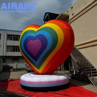 Accessoires de décoration de couleur sur mesure coeur de couleur arc-en-ciel gonflable, ballon de modèle gonflable énorme coeur pour la Saint-Valentin