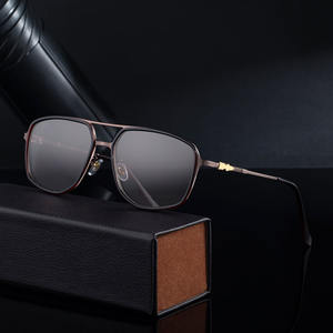 Lunettes de soleil carrées pour hommes Cy-98378, monture en métal, protection UV400, classe 2, pare-soleil noir en plastique et métal pour usage extérieur - Product Image 3