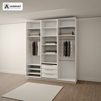 Dressing sur mesure avec panneaux en mélamine blanche, éclairage LED, tringles de suspension, rangement pour chambre et dimensions personnalisées