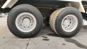 Camión Volquete Hino 700 6x4 de 10 Ruedas Usado, de Servicio Pesado, en Existencia - Product Image 5