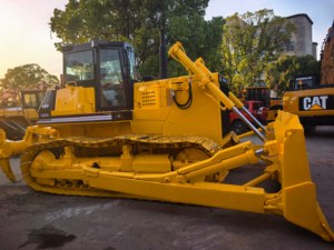 Bulldozer Komatsu D85A Usado, Amarillo, con Orugas, Equipo Pesado para Construcción, Motor con Sistema Hidráulico Completo, 250kw de Potencia - Product Image 3