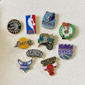 Venta al por mayor, gran éxito de ventas, listo para enviar: Insignias de esmalte y pines de metal chapado en oro para <span class=keywords><strong>gorras</strong></span> de equipos de liga de béisbol, recuerdos. - Product Image 3