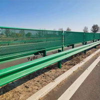 Barrière de sécurité routière en W, barrière de circulation anti-collision, barrière de pont autoroutier flexible, barrière de route ondulée avec poteaux