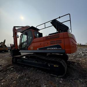 Excavatrice sur chenilles Doosan DX300LC 159 kW 30 tonnes - Haute efficacité pour les projets de carrière et de terrassement - Product Image 1