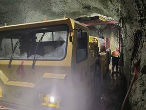 Xe tải trộn bê tông di động 7m ³ để xây dựng đường hầm cấu hình thấp thiết kế hẹp hộp Số động cơ bơm cho các mỏ ngầm - Product Image 2