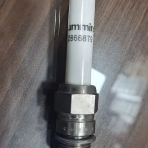 Una nueva bujía de iridio OEM adecuada para combustible 2866879 y 4924504 CNG tipo TS con rosca de 26,5mm para la certificación TS 16949 - Product Image 1