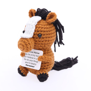 Poney en laine tricotée fait main, figurine positive en crochet, cadeau créatif pour l'encouragement et le soutien émotionnel des amis - Product Image 5