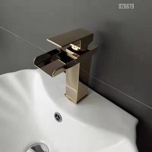 China, el proveedor de mejor <span class=keywords><strong>precio</strong></span> buena grifería <span class=keywords><strong>calidad</strong></span> latón cascada baño grifo cuenca - Product Image 2