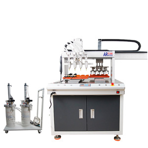 Máquina dosificadora de silicona Almere de múltiples cabezales, doble estación y tres ejes para el pegado de paneles y carcasas de plástico - Product Image 1