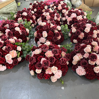 Boules de fleurs artificielles en rose bordeaux, directement de l'usine, pour décorations de centre de table de mariage