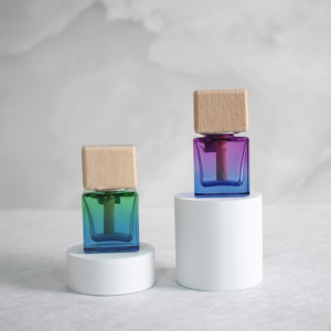 10ml phẳng vuông nhỏ hương thơm màu gradient khuếch tán chai thủy tinh Nước hoa xe hơi treo nước hoa rỗng Chai làm mát không khí - Product Image 5