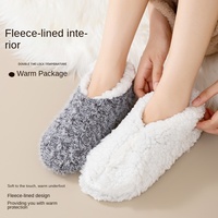 Chaussettes de nuit en polaire corail tricotées épaisses antidérapantes doublées au-dessus du genou pour femme, idéales pour l'automne/hiver et la période post-partum à la maison