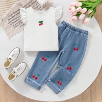 Ensemble 2 pièces pour filles, broderie cerise, tissu gaufré respirant, manches à volants, jeans à taille élastique, vêtements pour enfants