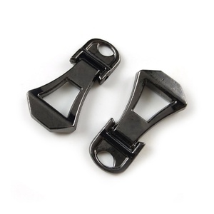 Tiradores de Cremallera Metálicos Personalizados con Logotipo en Dorado - Product Image 2