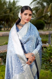 Sarees royaux en satin de qualité supérieure intensément fabriqués pour la saison des fêtes - Product Image 4