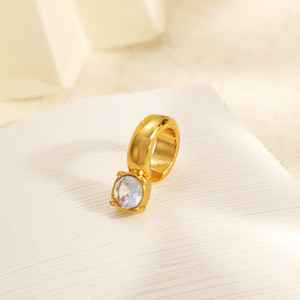 Pendientes de clip en forma de C, chapados en oro de 18k, con circonita, diseño geométrico, para orejas sin perforar - Product Image 3