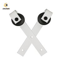 Oksun Global Supplier Kit de quincaillerie pour porte coulissante en fer, système de rail de suspension pour porte de grange coulissante, commande en gros disponible