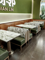 Canapés et tables de restaurant sur mesure sur le thème de la forêt, avec cadres en bois massif et rotin, et dessus de table en marbre, pour salles à manger de type hot pot et salons de thé