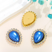 Nouvel Arrivage Perles de Strass en Verre Cristal Écologiques à Coudre de 17 mm en Forme de Cœur avec Montures à Griffes Métalliques Dorées pour Vêtements et Chaussures