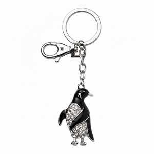 Portachiavi con pinguino in cristallo con strass, ciondolo tono argento, regalo per donna e uomo - Product Image 2
