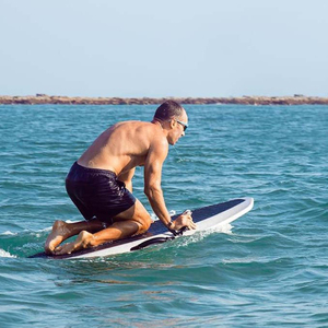 Planche de surf électrique hydrofoil 2026 KNL 6000W pour adultes, gris métallisé, batterie lithium-ion longue durée, vitesse 35 km/h, capacité de charge 100 kg - Product Image 4