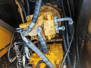 Excavatrice sur chenilles Sany SY235C d'occasion, 20 tonnes, faible nombre d'heures, moteur et pompe certifiés CE, meilleur prix de vente - Product Image 3