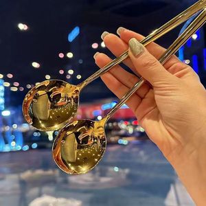 Cuillère coréenne dorée en acier inoxydable 304, à long manche et tête ronde Sukkara, cuillère tendance pour hot pot et bibimbap - Product Image 1