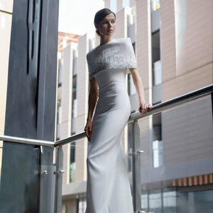 Robe longue vintage vietnamienne blanche de banquet, style élégant, sans manches, avec châle et taille cintrée, de fabrication artisanale - Product Image 2