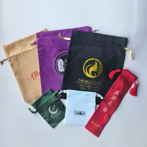 Bijouterie verte Sac en satin Grand logo personnalisé Petite pochette à poussière en satin Emballage cadeau Sac à cordon en satin avec logo