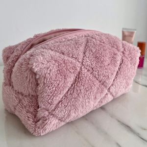 Pochette de rangement cosmétique pour femmes, écologique, réutilisable, matelassée, en sherpa, avec fermeture éclair, portable, douce, moelleuse, recyclable, grande capacité - Product Image 4