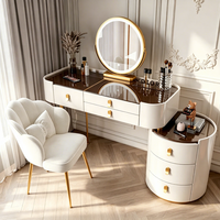 Table de toilette de luxe en bois massif et dalle de pierre, style moderne et minimaliste, avec rangement tendance Instagram