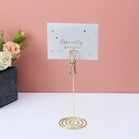 En gros, Pinces à notes traditionnelles en acier inoxydable en forme de cœur, porte-numéros de table, impression UV, fil plaqué, pour mariage