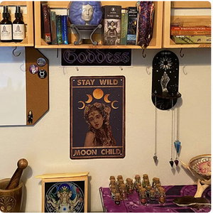 منتج جديد: حامل عرض خشبي متعدد الوظائف ثلاثي الطبقات مثبت على الحائط بتصميم عصري وصديق للبيئة - Product Image 3